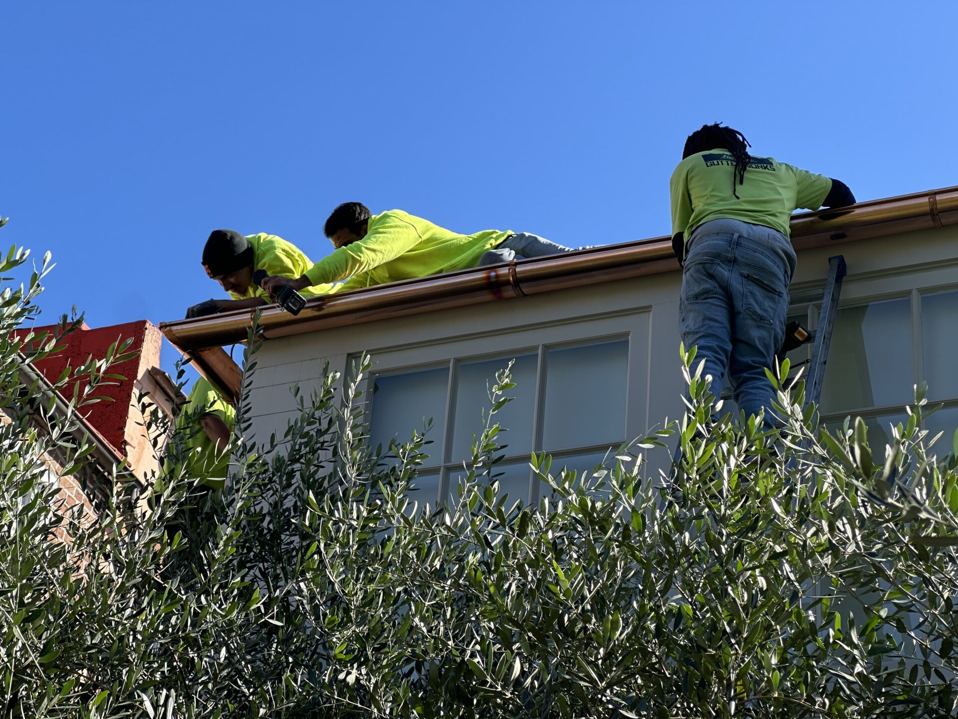 Charleston gutter company performing local gutter repairs